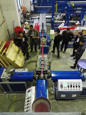 แถบข้อมูลตั๋วชั้นวางซุปเปอร์มาร์เก็ต PVC Profile Extrusion Machine