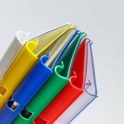 เครื่องรีดแถบข้อมูลชั้นวาง PVC สายการผลิตโปรไฟล์ Pvc