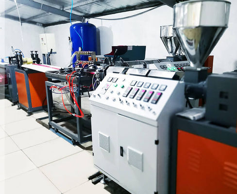 3 Extruder สายการอัดรีดโปรไฟล์ PVC ใส Extruder Shelf Talker Extrusion Machine
