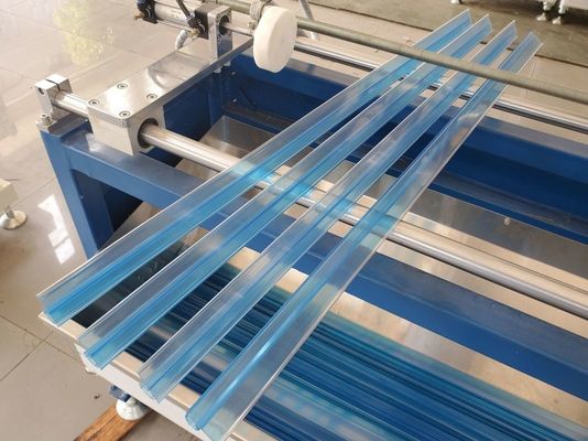 3 Extruder สายการอัดรีดโปรไฟล์ PVC ใส Extruder Shelf Talker Extrusion Machine